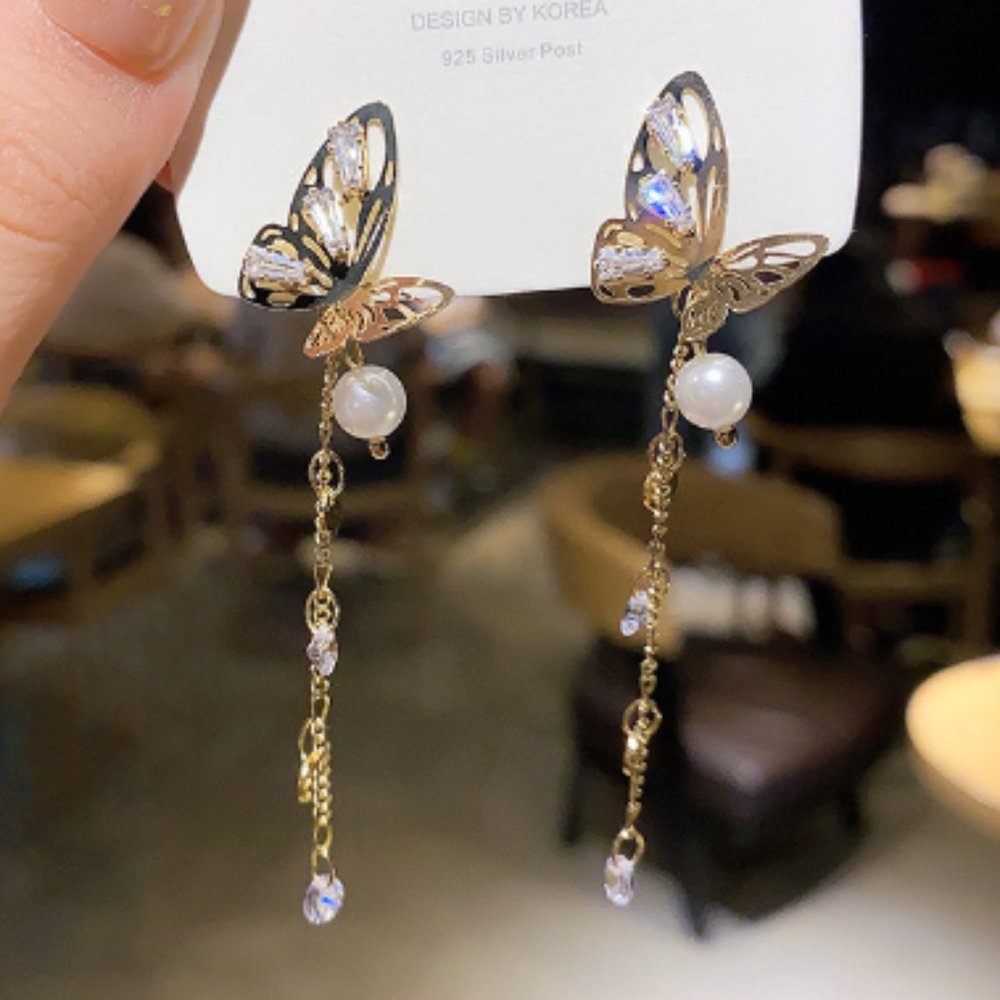 Women's fashion earrings